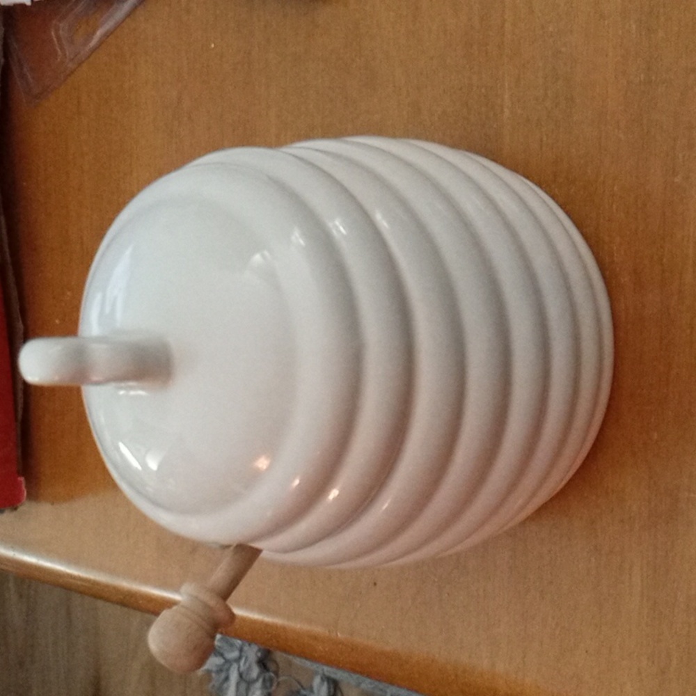 Heartland Hive White Honey Pot With Spoon